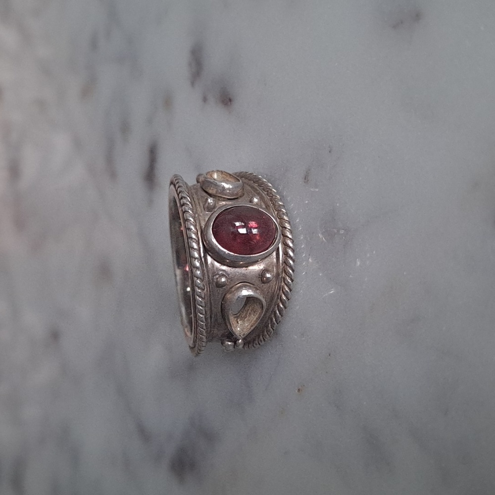 Seidengang cabochon garnet silver ring
